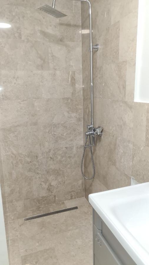 Albert Hotel Roşu Εξωτερικό φωτογραφία