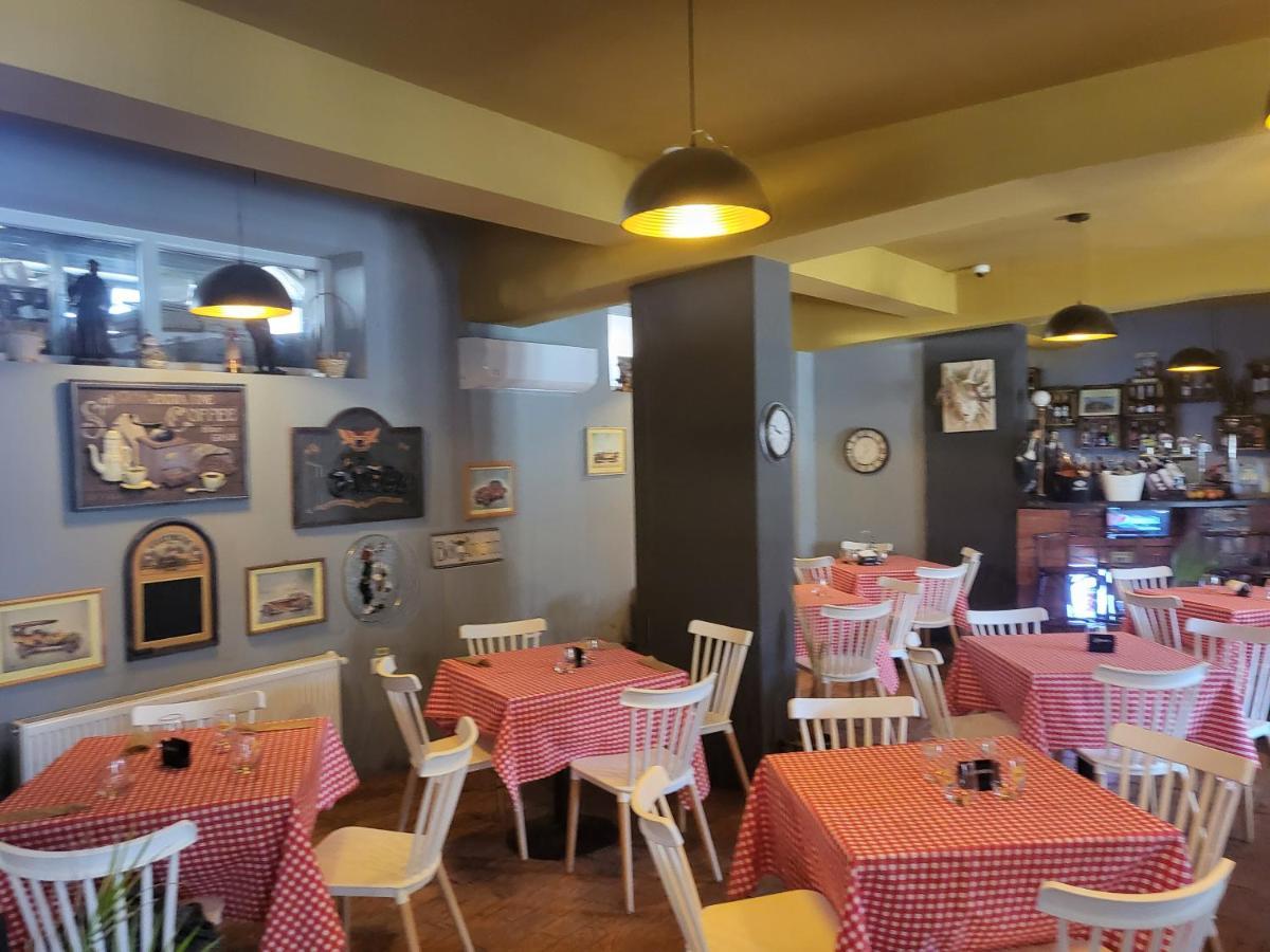 Albert Hotel Roşu Εξωτερικό φωτογραφία