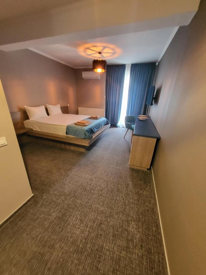 Albert Hotel Roşu Εξωτερικό φωτογραφία