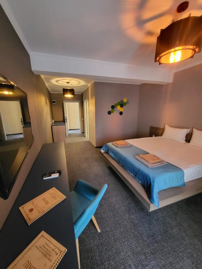 Albert Hotel Roşu Εξωτερικό φωτογραφία