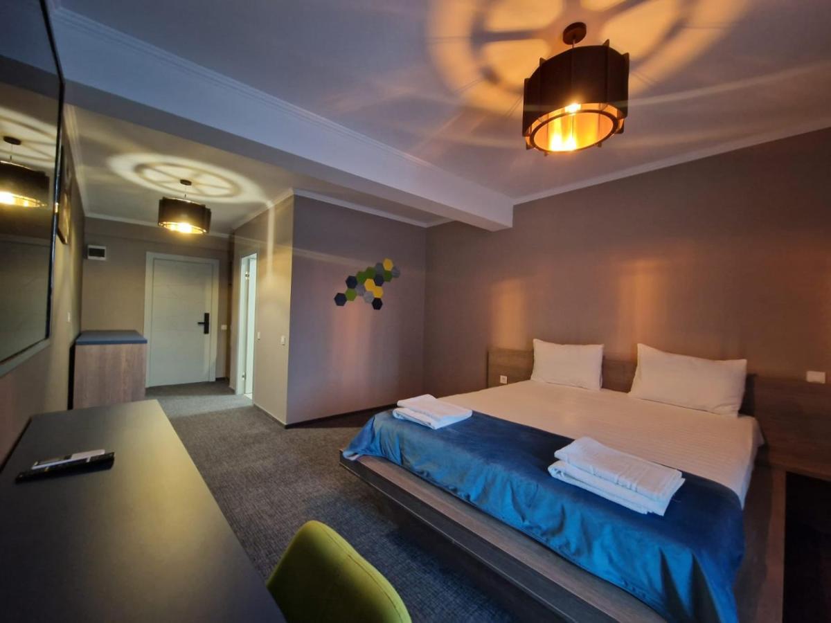 Albert Hotel Roşu Εξωτερικό φωτογραφία