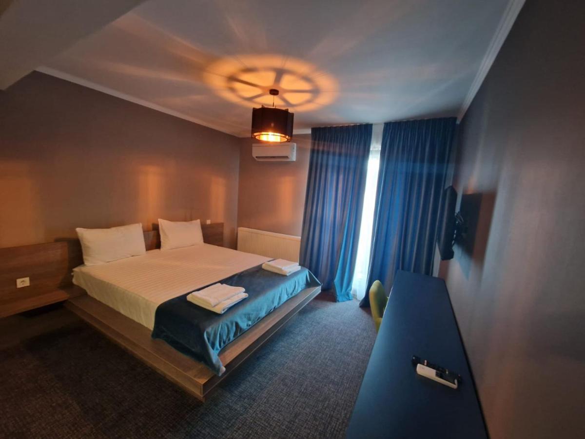 Albert Hotel Roşu Εξωτερικό φωτογραφία