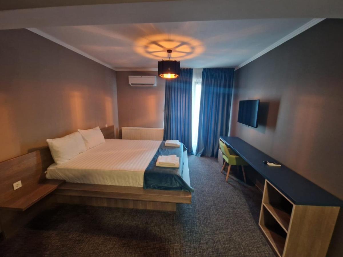 Albert Hotel Roşu Εξωτερικό φωτογραφία