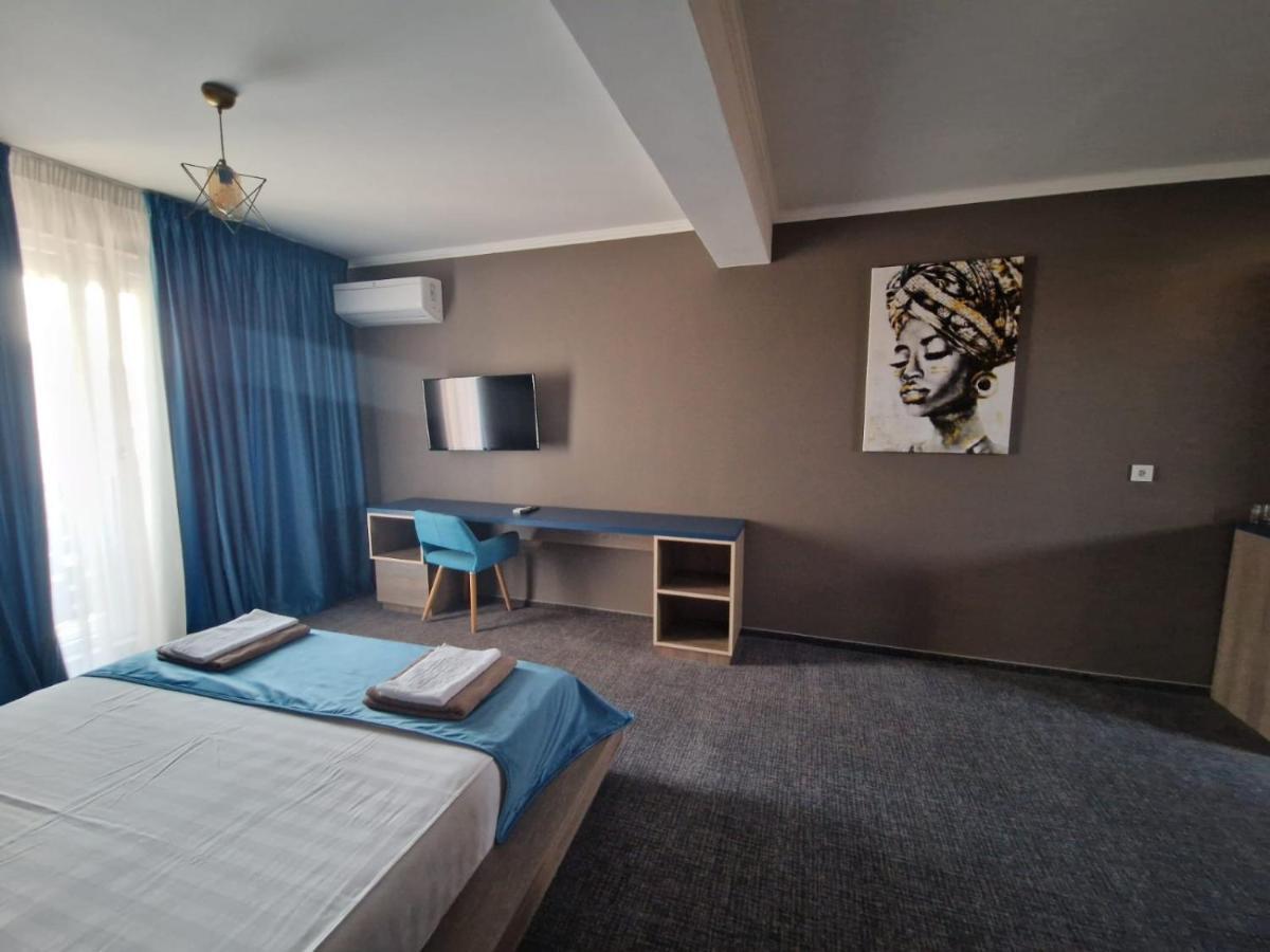 Albert Hotel Roşu Εξωτερικό φωτογραφία