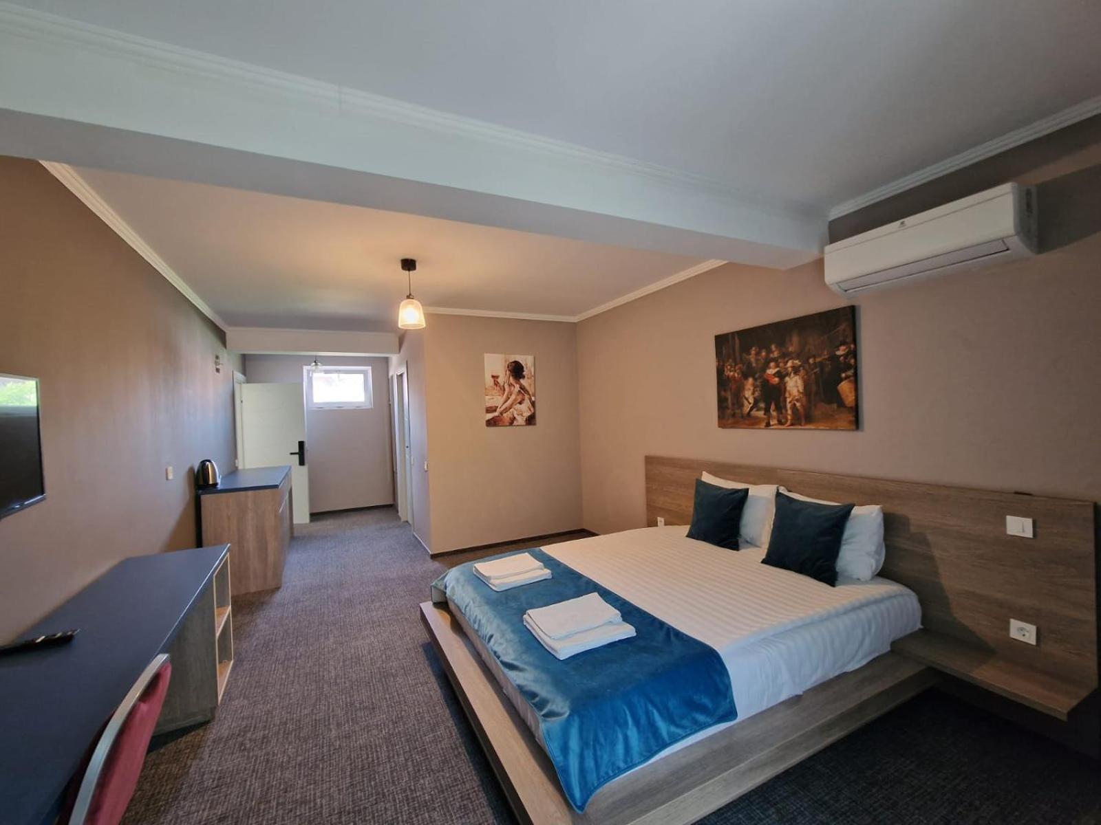 Albert Hotel Roşu Εξωτερικό φωτογραφία