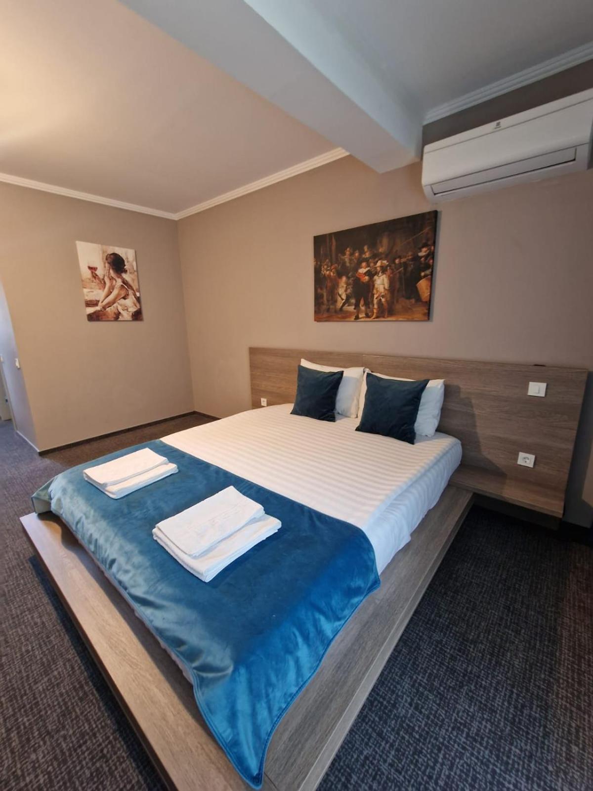 Albert Hotel Roşu Εξωτερικό φωτογραφία