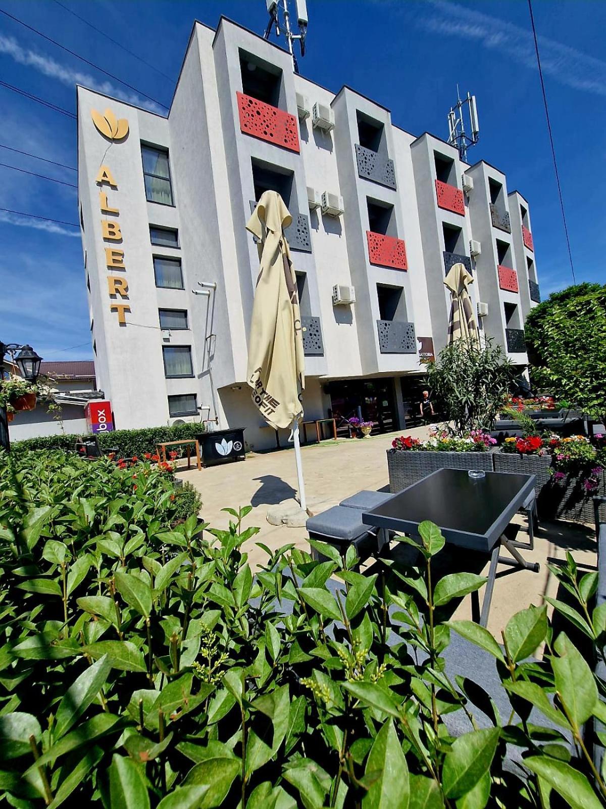 Albert Hotel Roşu Εξωτερικό φωτογραφία