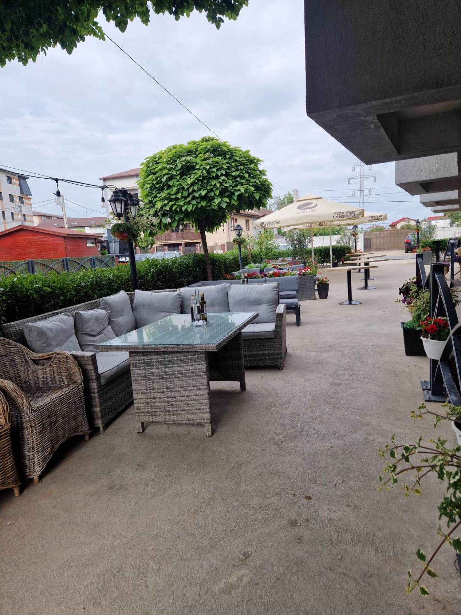 Albert Hotel Roşu Εξωτερικό φωτογραφία